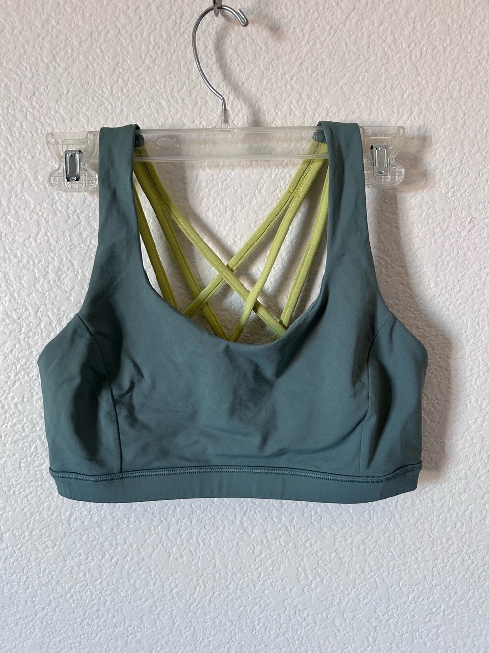 Lululemon Free to be Serene athletica Sports Bra in Teal Lime Cross-Back Straps